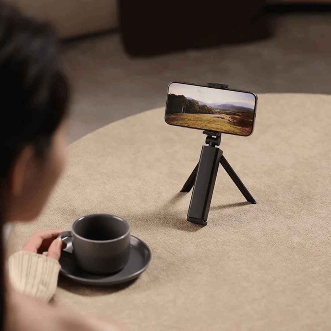 Tazzi™ WingClip 360° Hands-Free Travel Mount