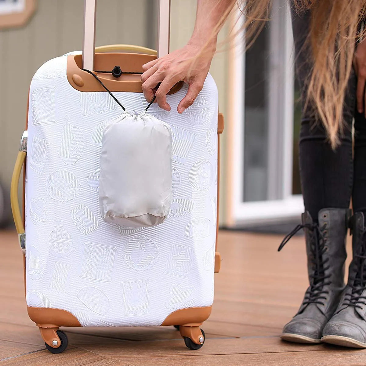 Tazzi™ Pod - The Ergonomic Inflatable Travel Pillow | Izzat Travel